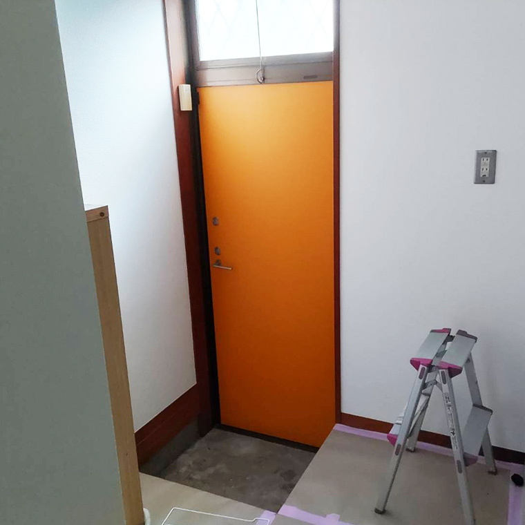 住宅内部（建具塗装）